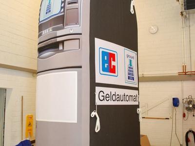 Aufblasbarer Werberiese – Geldautomat