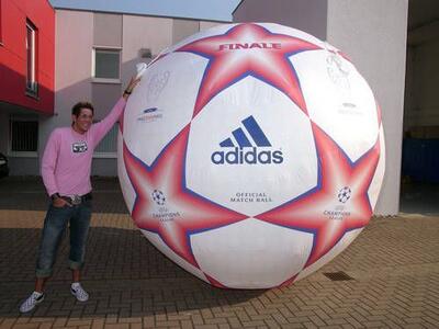 Riesenfußball