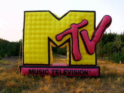 MT V Logo aufblasbar Studio 55